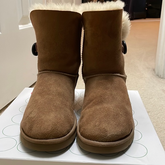 Ugg boots - Picture 1 of 11